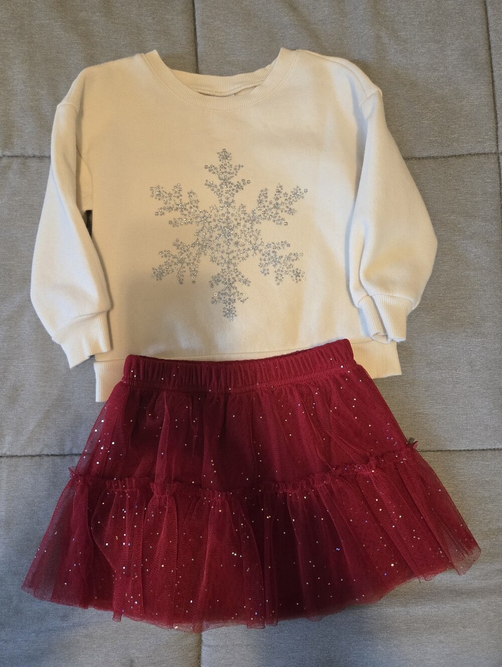 Carter's Girls Holiday Snowflake Sweatshirt & Sparkle Tulle Skirt- size 3T